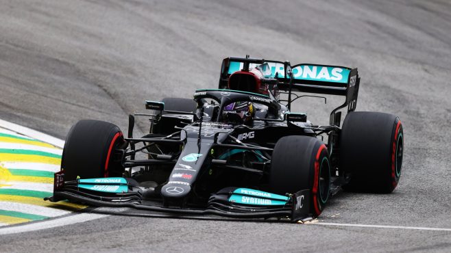 Hamilton larga na frente na Sprint Race