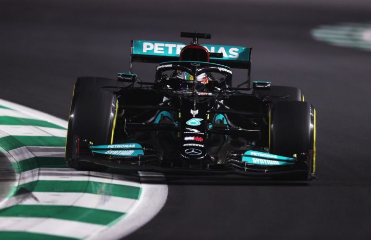 F1: Verstappen bate e Hamilton é pole em Jeddah
