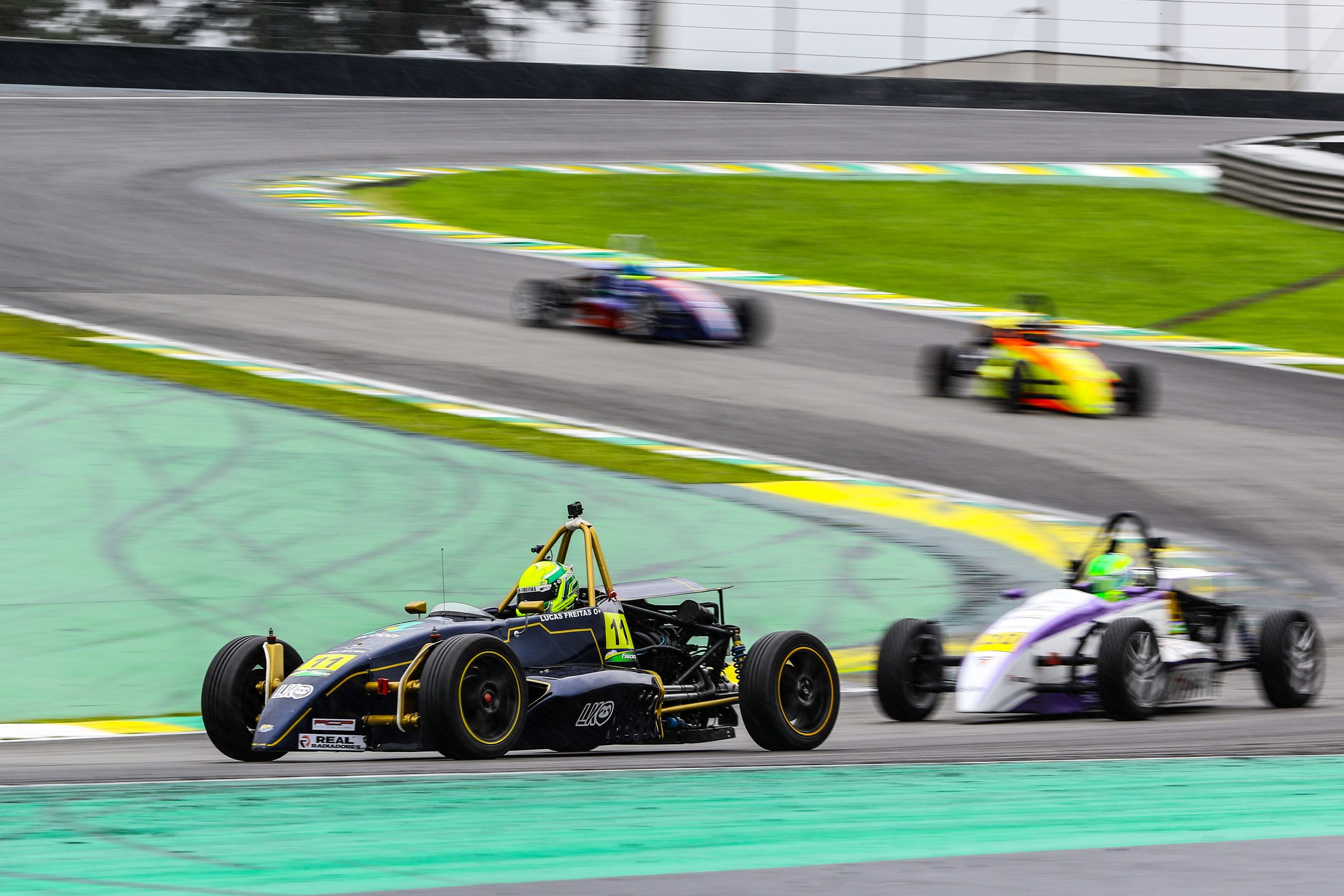 De surpresa, Lucas Freitas participa da abertura da temporada 2023 da F1600, marca a pole e vence em Interlagos